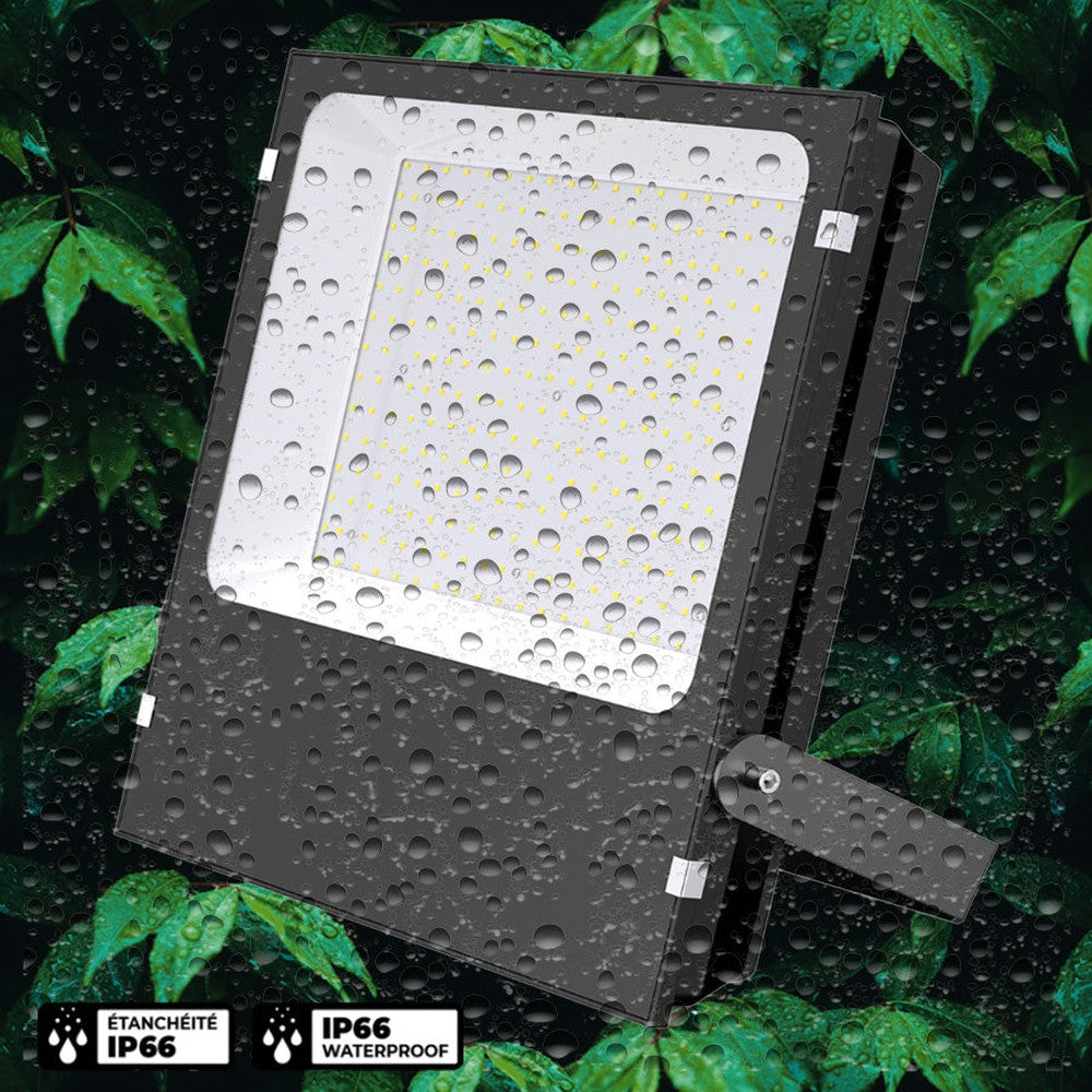 Projecteur DEL pour l′extérieur - IP66 - 200 W - 28 000 Lumens - 5000 K